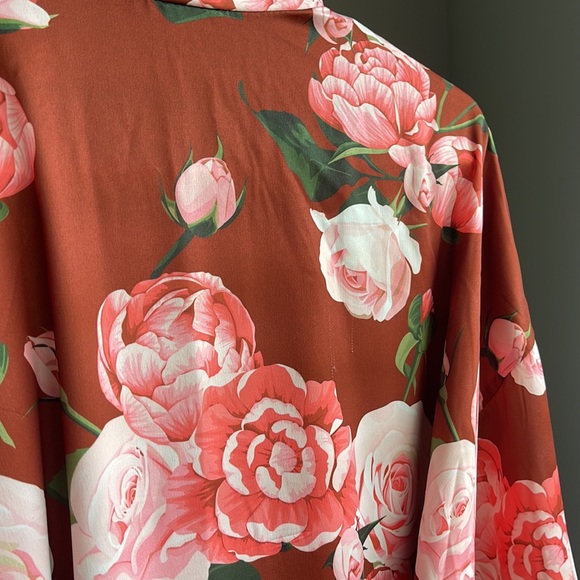 NWT - Red Rose Kimono - Picture 13 of 13